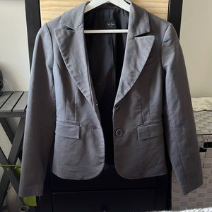 TALULA BABATON BLAZER Fitted size 4. Grey with 3 pockets. 2 button waist